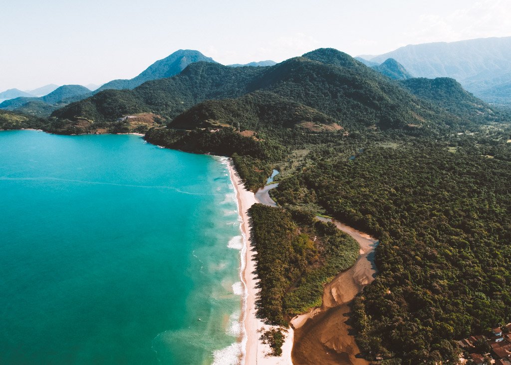 Vista aérea da Costa Verde no Rio de Janeiro